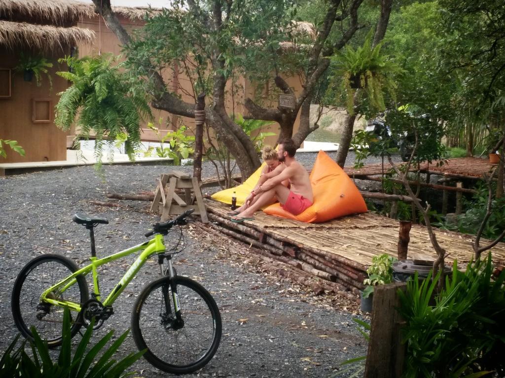 Calm At Bangphat Bor Saen Exterior foto